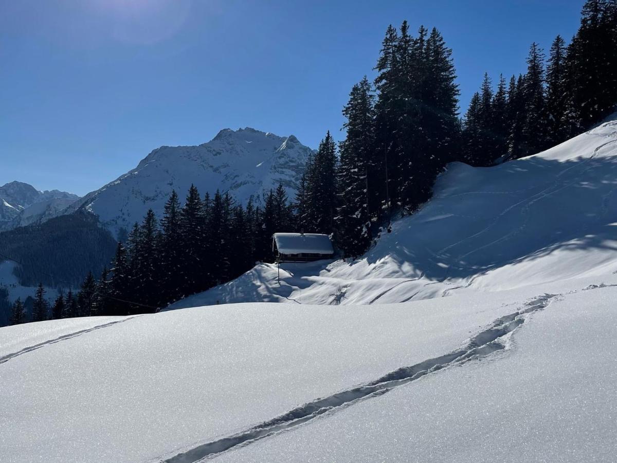 Alluring Apartment in Mayrhofen near Forest Exterior foto